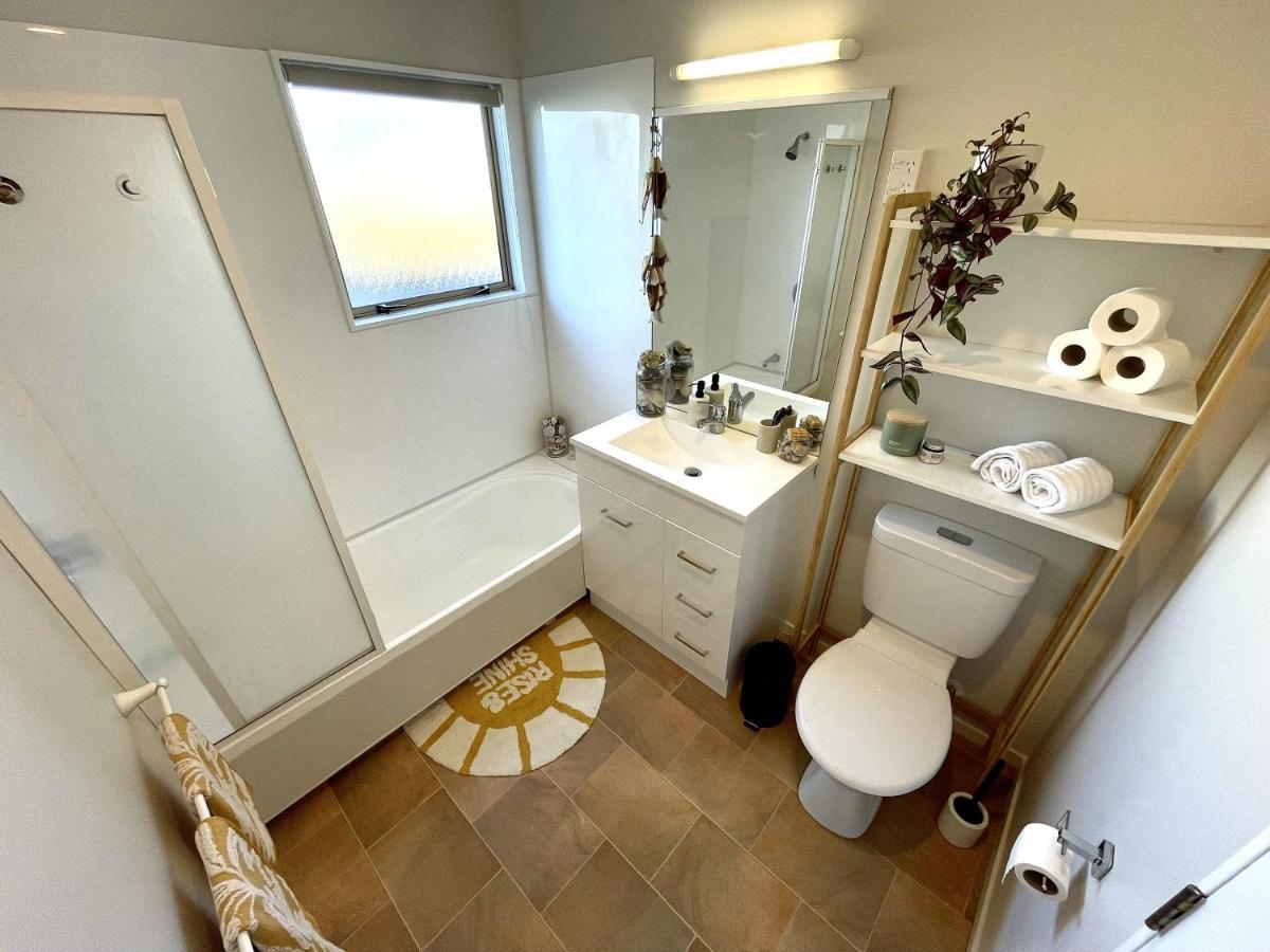 Papamoa Two Rooms & Kitchenette - Dogs Welcome Exterior photo