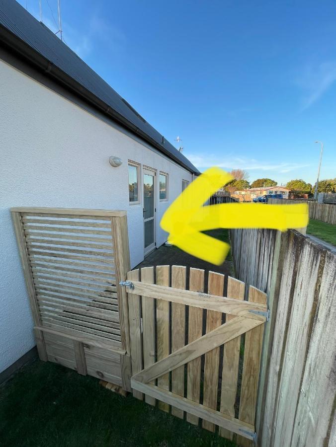 Papamoa Two Rooms & Kitchenette - Dogs Welcome Exterior photo